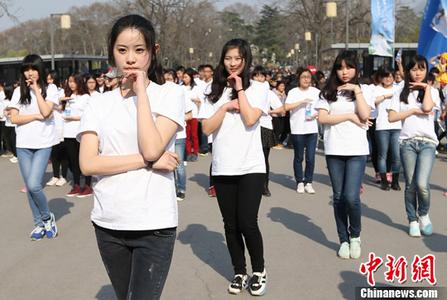 习近平会见萨摩亚总理菲娅梅